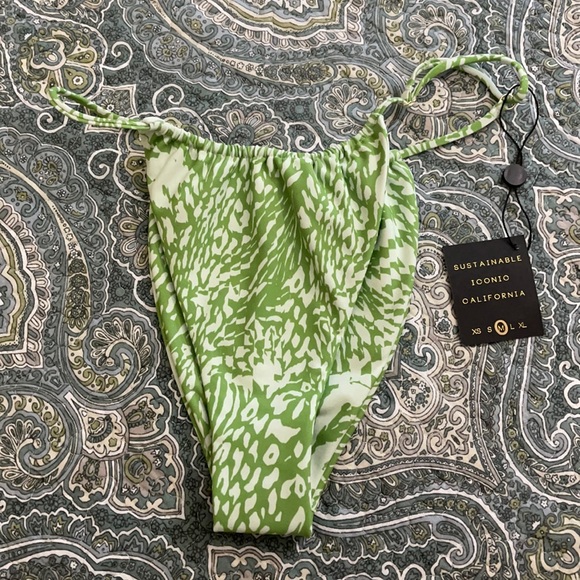Skatie Swim size M bikini bottoms - Picture 1 of 1